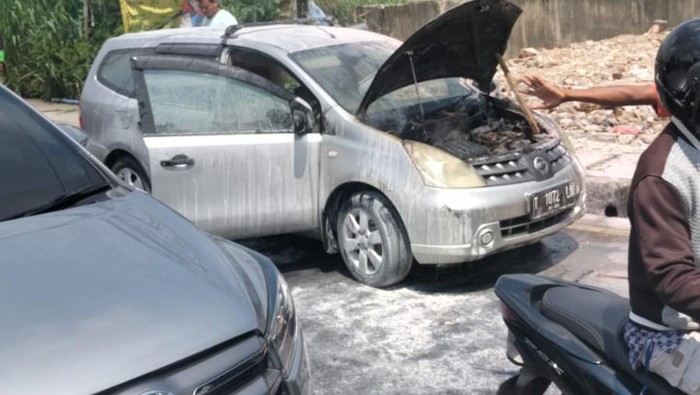 Diduga Korsleting Listrik, Mobil Terbakar di Bekasi