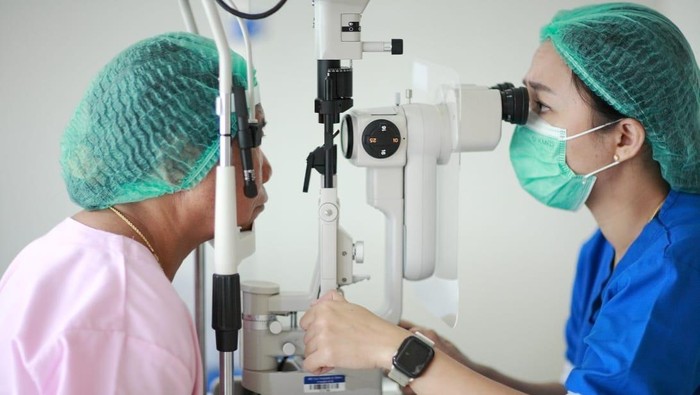 RS Mata JEC Candi @Semarang peringati Hari Kesehatan Sedunia. Mereka melaksanakan bakti katarak untuk pasien buta katarak dengan status kurang mampu.