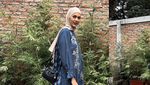 7 Penampilan Paula Verhoeven yang Pelan-pelan Belajar Berhijab