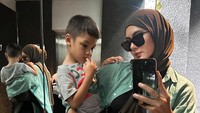 Mom’s duty, tulis keterangan Paula dalam Instagram miliknya. Foto: instagram Paula Verhoeven