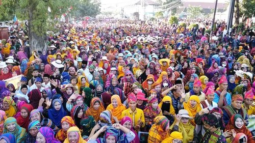 Pawai Rimpu Mantika. (Dok. ntbprov.go.id)