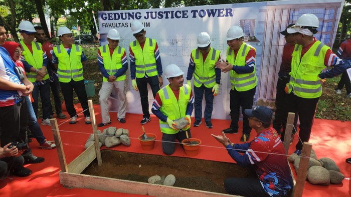 Peletakan batu pertama Justice Tower FH Unhas. Dokumen Istimewa