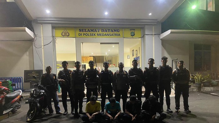 Penangkapan Empat Remaja Bekasi Akibat Perkelahian Berbahaya yang Melibatkan Senjata Busur dan Panah