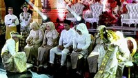 Proses sungkeman usai pernikahan tersebut. Foto: Youtube Putri Isnari