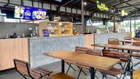 Pusat kuliner ini memiliki banyak tenant yang berasal dari pejuang UMKM. Setidaknya ada 112 tenant yang dapat dikunjungi oleh pengunjung yang datang ke sini. Foto: detikcom/Riska Fitria