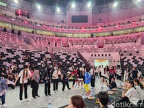Momen Megawati dan Red Sparks Seru-seruan Bareng Fans di Indonesia Arena