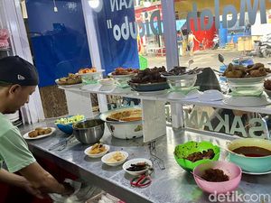 Lezatnya Masakan RM Padang Malah Dicubo yang Legendaris di Bandung