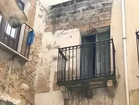 Rumah 1 euro di Sisilia, Italia.
