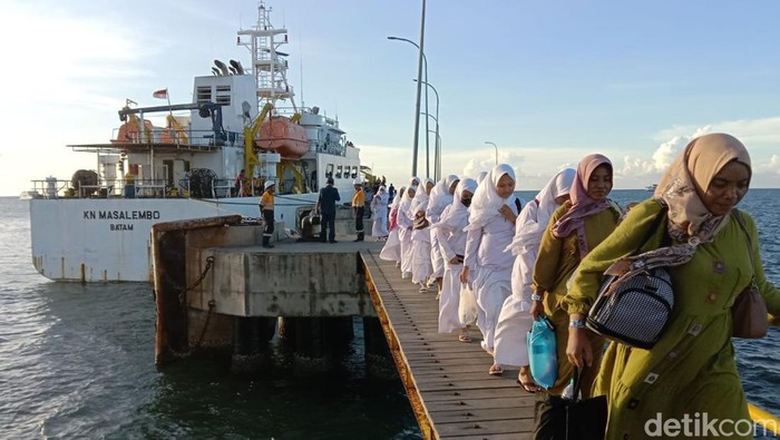 santri balik ke situbondo menggunakan kapal feri gratis