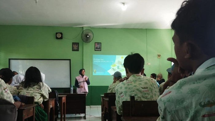 Srikandi Mengajar di SMK Kartika Makassar. Dokumen Istimewa