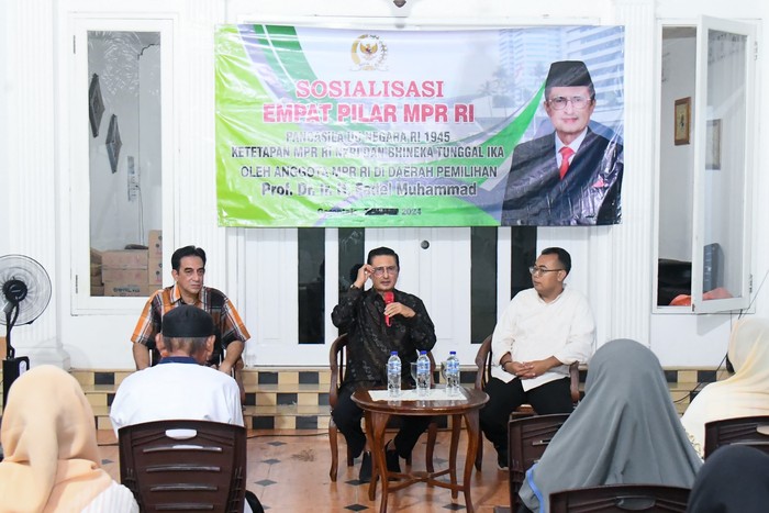 Wakil Ketua MPR RI Fadel Muhammad dalam acara Sosialisasi Empat Pilar MPR RI, di Rumah Aspirasi Fadel Muhammad, Kota Gorontalo, Rabu (17/4/2024).