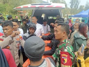 Jatim Sepekan: Nasib Pilu 2 Wisatawan, Jatuh di Ijen-Diperkosa Nelayan