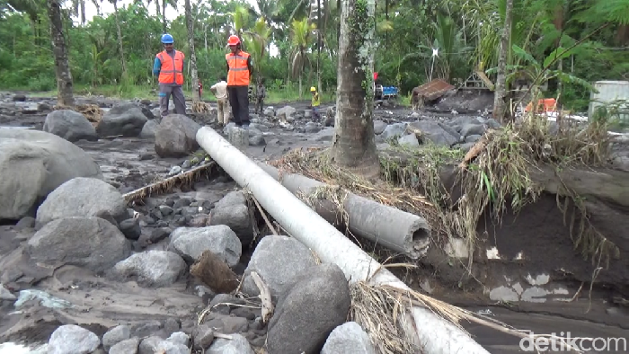 7 tiang listrik hanyut terkena banjir lahar dingin Semeru, 80 ribu lebih masyarakat terdampak