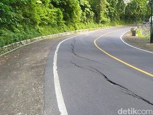 Ada Retakan di Jalur Gumitir Jember, Kendaraan Berat Diimbau Lewat Pantura