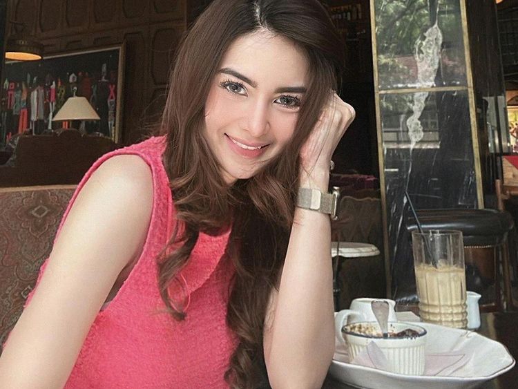 Pose Cantik Afnan Feby, Teman Dekat Rizky Irmansyah yang Hobi Makan Dessert