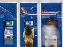 Hore! Sekarang Bank Mana Saja Bisa Tarik Tunai Tanpa Kartu di ATM BRI