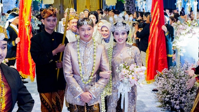 Bamsoet berpesan kepada Cacha dan Athalla maupun pasangan muda lainnya, jika suatu saat badai datang menerpa rumah tangga, jangan cepat menyerah dan putus asa.