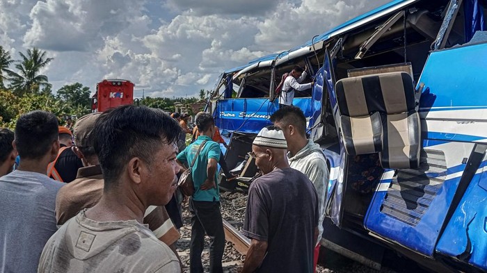 Pemutakhiran Informasi: Korban Jiwa Kecelakaan Bus vs KA Rajabasa Berkurang menjadi Satu