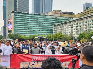 Dipimpin Rahmat Bagja, Bawaslu Gelar Jalan Sehat di CFD Jakarta