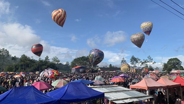 Tradisi Unik Festival Balon Udara Wonosobo 2024 Ramai Pengunjung