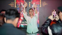 Sejak didirikan pada Maret 2022, Bond Jakarta telah menjadi simbol prestige dan gaya hidup berkelas, menawarkan suasana yang elegan untuk bersantap siang maupun menikmati malam dengan pertunjukan musik live dan DJ.