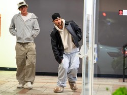 Gaya Mewah Justin Bieber saat Makan Sushi, Pakai Selop Rp 40 Juta