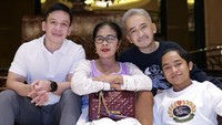 Baik Jordi dan Ruben tak mengungkap detail permasalahannya, tapi Ruben menegaskan ini merupakan masalah keluarga. Ia pun tahu bahwa Jordi adalah saudara kandung satu-satunya. Foto: Instagram jordionsu