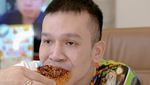 Jordi Onsu Rajin Jualan Makanan, Ini Potret Lahapnya yang Bikin Ngiler!