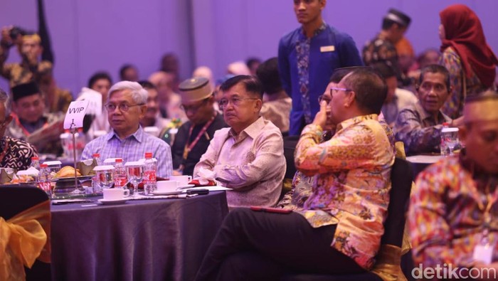 Jusuf Kalla menghadiri Pertemuan Saudagar Bugis-Makassar (PSBM) di Makassar.