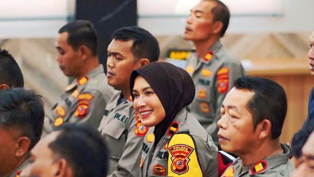 Kapolsek Lemahabang Ipda Herawati. Kapolsek Lemahabang Ipda Herawati.