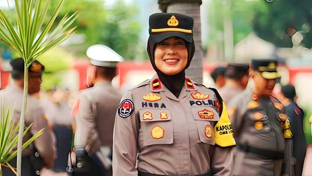 Kapolsek Lemahabang Ipda Herawati. Kapolsek Lemahabang Ipda Herawati.
