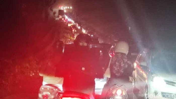 Kondisi Jalan Poros Maros-Bone di Camba.