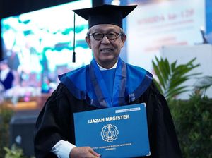 Jadi Wisudawan Tertua, Yusef Lulus Magister ITS di Usia 60 Tahun