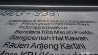 Beberapa judul lagu ciptaan WR Soepratman juga diabadikan diarea makam.