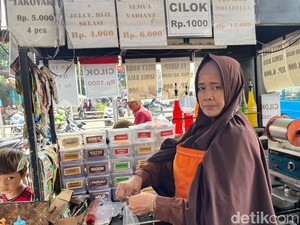 Usaha Jajanan Sekolah, Delsi Raup Omzet Jutaan Rupiah Sehari