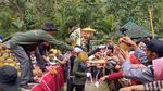 Potret Kemeriahan Kenduri Tumpeng Durian Raksasa di Trenggalek