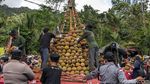 Potret Kemeriahan Kenduri Tumpeng Durian Raksasa di Trenggalek