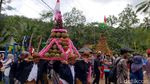 Potret Kemeriahan Kenduri Tumpeng Durian Raksasa di Trenggalek