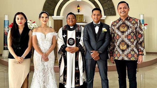 Momen Bharada Richard Eliezer resmi nikahi kekasihnya. (Dok akun instagram Ronny Talapessy)
