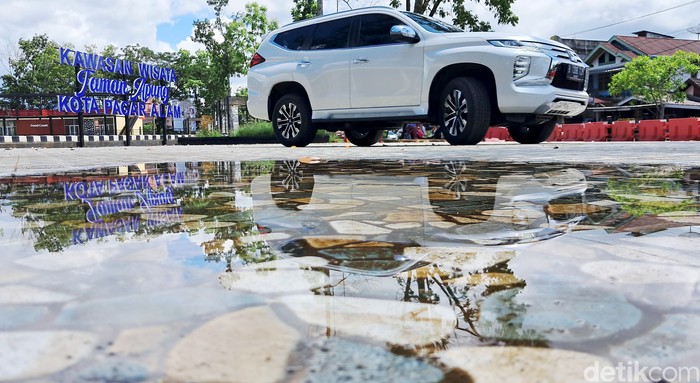 Mudik menjadi momen yang paling dinanti oleh sebagian masyarakat Indonesia setiap tahunnya. Kali ini tim detikOto menjajal mobil SUV Ladder Frame Pajero Sport Dakar 4x2 berbahan bakar diesel.