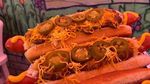 Orang-Orang Rela Tempuh Jarak Jauh Demi Cicip Hot Dog Legendaris Ini