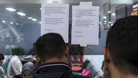 Angkasa Pura 1 kembali memperpanjang penutupan Bandara Sam Ratulangi, Manado, hingga hari Senin (22/4) akibat dari dampak erupsi Gunung Ruang di Kabupaten Sitaro, Sulawesi Utara.