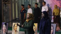 Kegiatan doa bersama dan diskusi oleh pegiat sejarah lintas komunitas di rumah masa kecil Bung Karno tersebut guna memperingati Hari Kartini sebagai upaya meneladani semangat perjuangan perempuan pahlawan nasional.