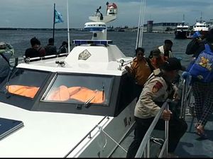 Polisi Tangkap 24 Orang Diduga PMI Ilegal di Perairan Deli Serdang