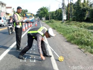 Kecelakaan Maut Avanza Vs Truk di Pasuruan Tewaskan 3 Warga Kediri