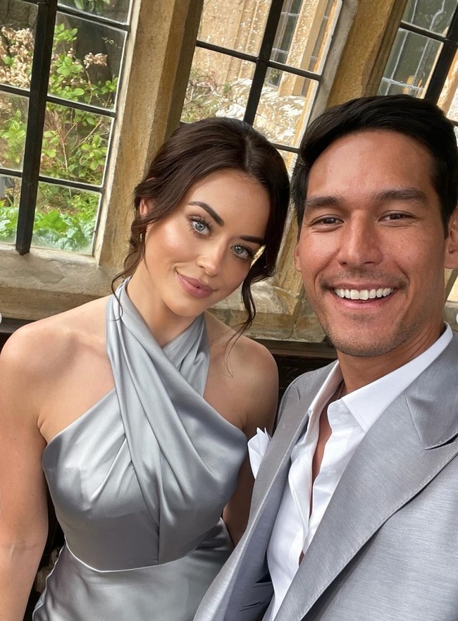 Bersama sang kekasih, Sophie Lily, unggahan Richard Kyle itu berhasil mencuri atensi. Diketahui Soophie berasal dari London, Inggris. Kecantikan Sophie pun selalu banjir pujian dari netizen. Foto: Instagram/@richo_kyle/@sophielilylondon