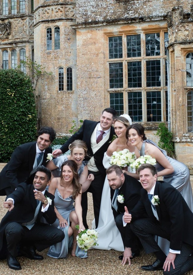 Diketahui Richard dan Sophie ikut menjadi pengiring pengantin di pernikahan sahabat mereka bernama Katie dan James yang digelar di Brympton House, Inggris. Foto: Instagram/@richo_kyle/@sophielilylondon