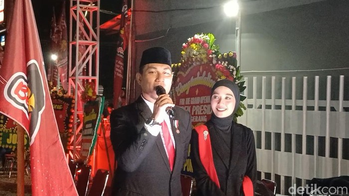 Rizal Armada dan istri saat ditemui di kawasan Tangerang.