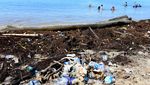 Pantai di Aceh Barat Penuh Sampah Usai Libur Lebaran