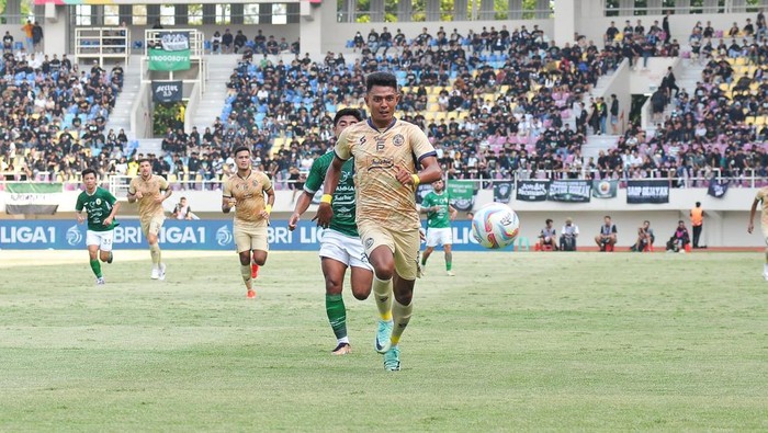 Skuad Arema FC saat berlaga di lapangan hijau.